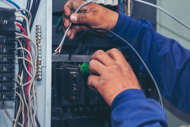 Best Circuit Breaker Repair  in Flora, AL